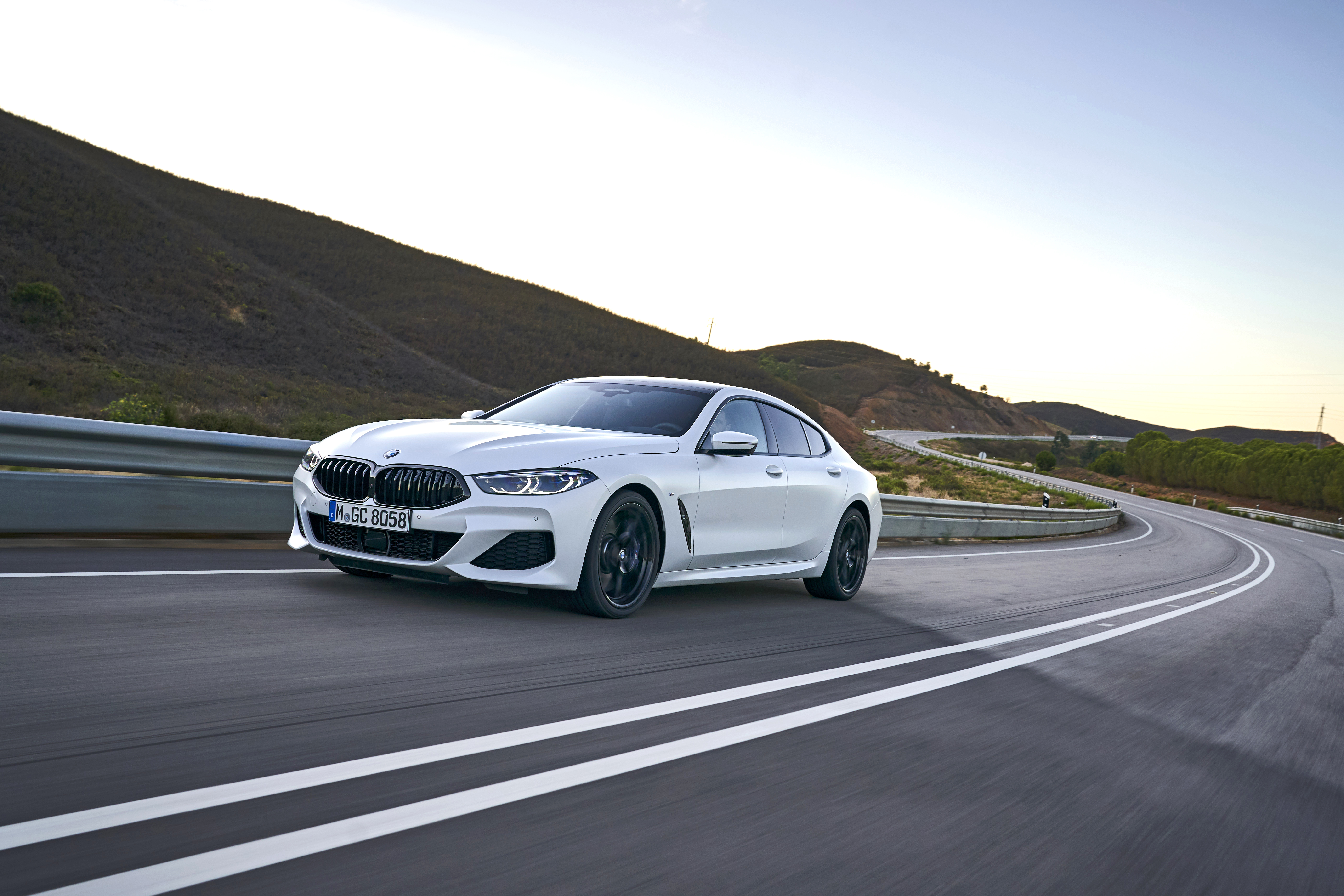 p90366658_highres_the-new-bmw-840i-gra.jpg